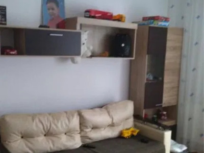 Apartament decomandat, 50 mp, balcon, zona Florilor