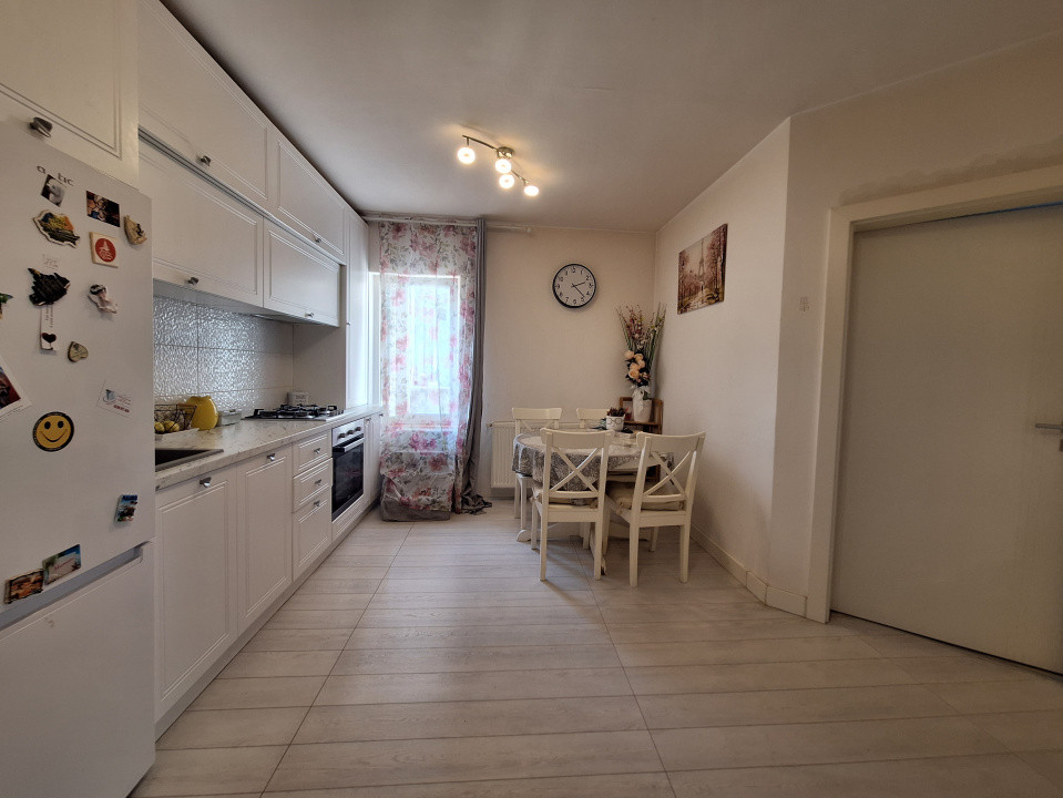 Apartament cu 3 camere, 46 mp, parcare, zona KIK