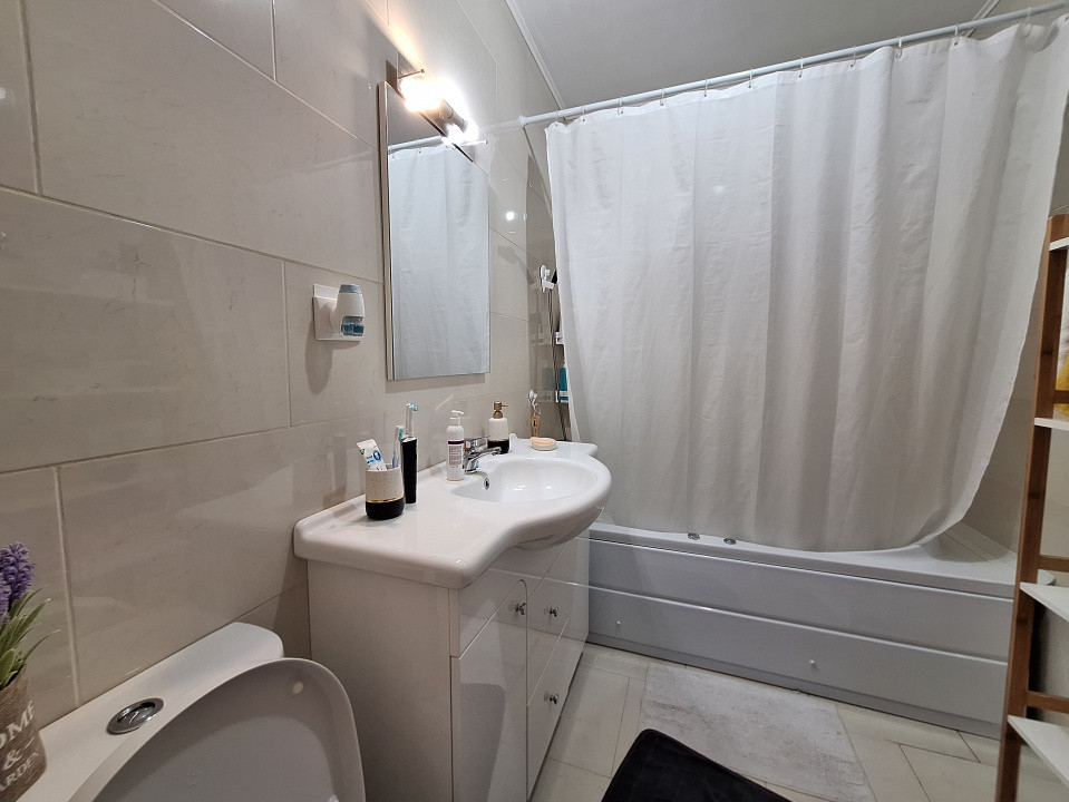 Apartament cu 2 camere, decomandat, balcon, zona BMW