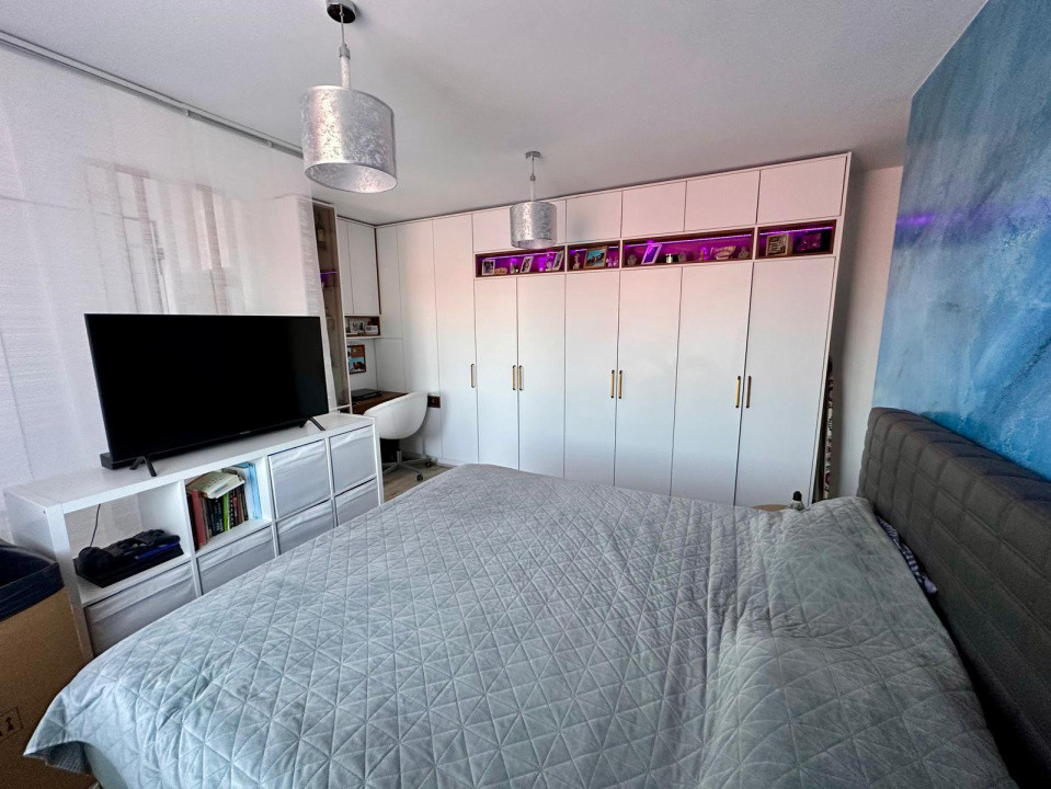 apartament cu  3camere decomandate,2 bai si parcare subterana zona sub cetate