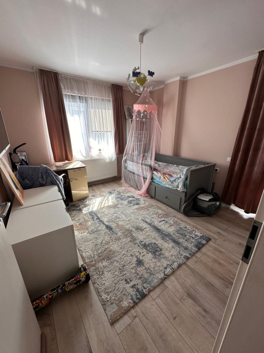 apartament cu  3camere decomandate,2 bai si parcare subterana zona sub cetate