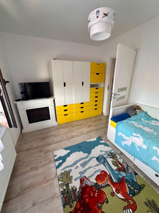 apartament cu  3camere decomandate,2 bai si parcare subterana zona sub cetate