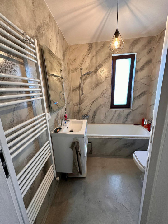 apartament cu  3camere decomandate,2 bai si parcare subterana zona sub cetate