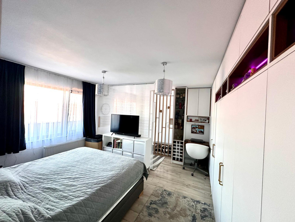 apartament cu  3camere decomandate,2 bai si parcare subterana zona sub cetate