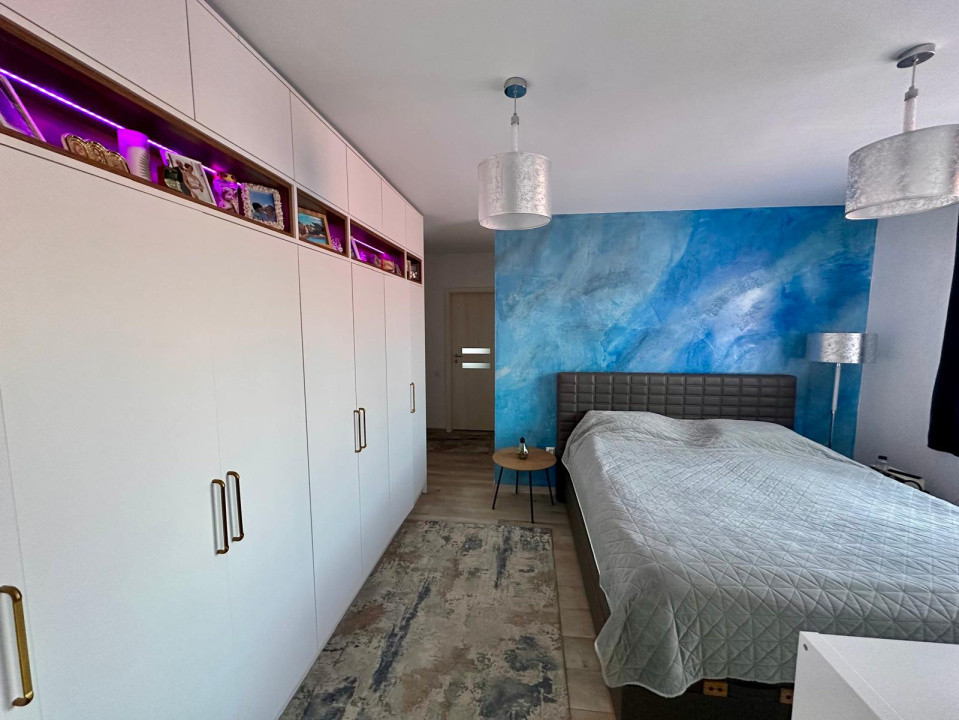 apartament cu  3camere decomandate,2 bai si parcare subterana zona sub cetate