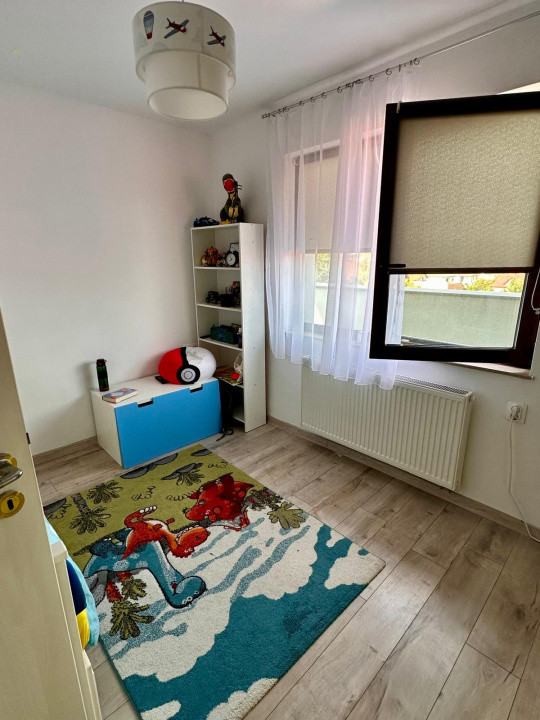 apartament cu  3camere decomandate,2 bai si parcare subterana zona sub cetate