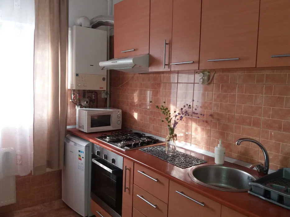 Apartament 2 camere etaj 1/3 Plopilor