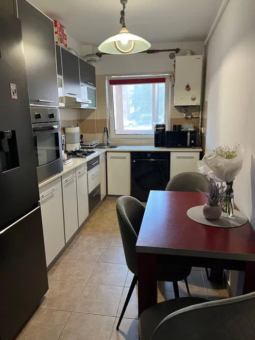 Apartament cu 2 camere, decomandat, parcare, zona Muzeul Apei