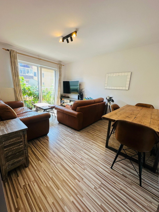 Apartament cu 2 camere, decomandat, zona Porii