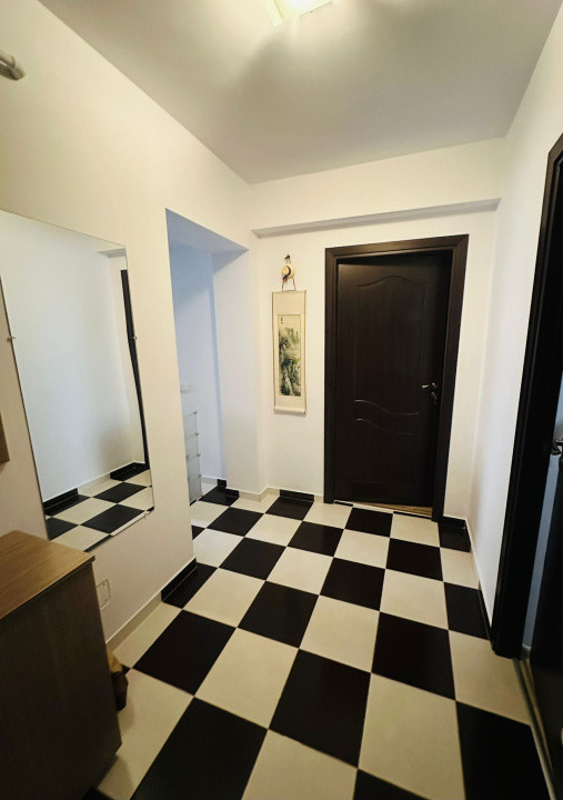 Apartament cu 2 camere, decomandat, zona Porii