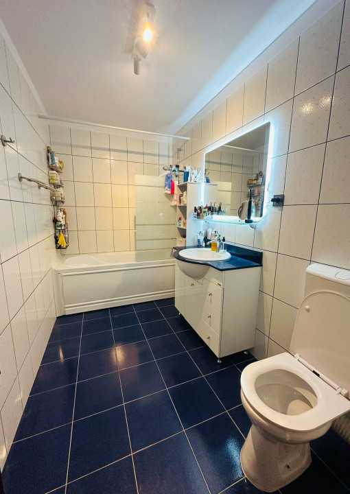 Apartament cu 2 camere, decomandat, zona Porii