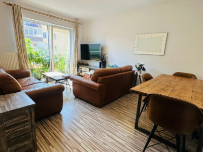 Apartament cu 2 camere, decomandat, zona Porii