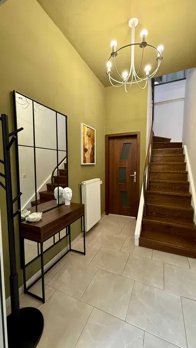 Apartament cu 3 camere ,90mp , zona centrala 