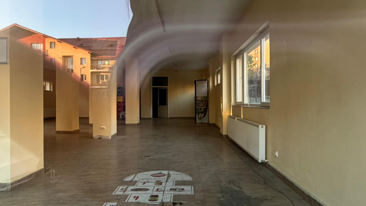 Spatiu comercial,200 mp, Zona Eroilor, Pretabil cabinete, servicii.
