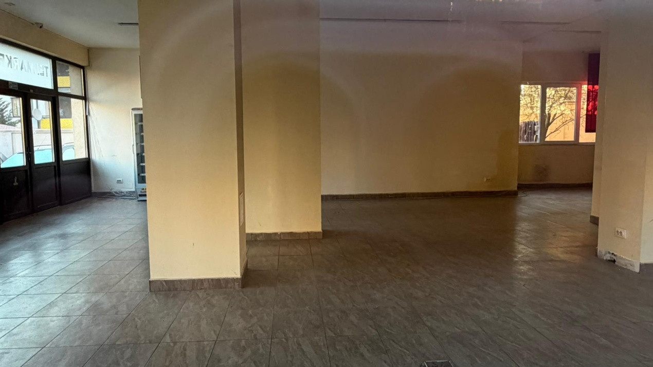 Spatiu comercial,200 mp, Zona Eroilor, Pretabil cabinete, servicii.