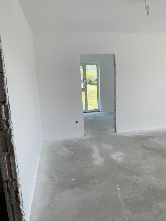 Apartament 2 camere finisat, zona verde 