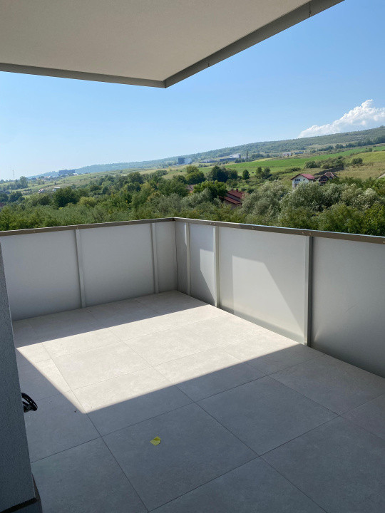 Apartament 3 camere, 2 bai, finisat, zona verde 