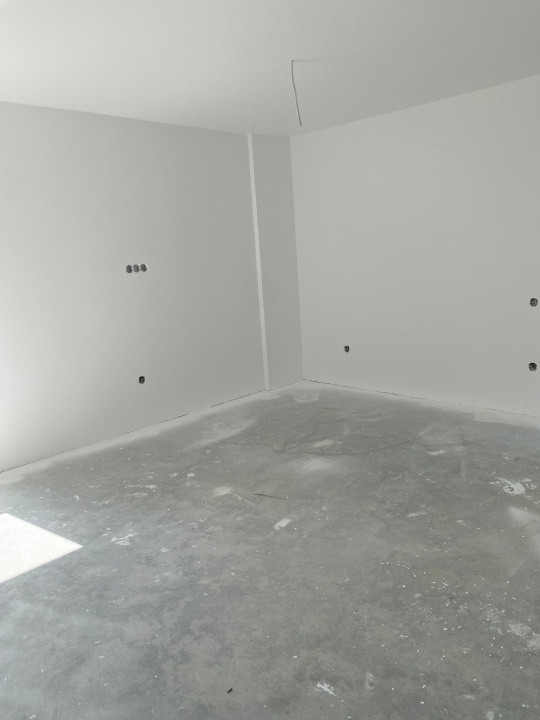 Apartament 3 camere, 2 bai, finisat, zona verde 