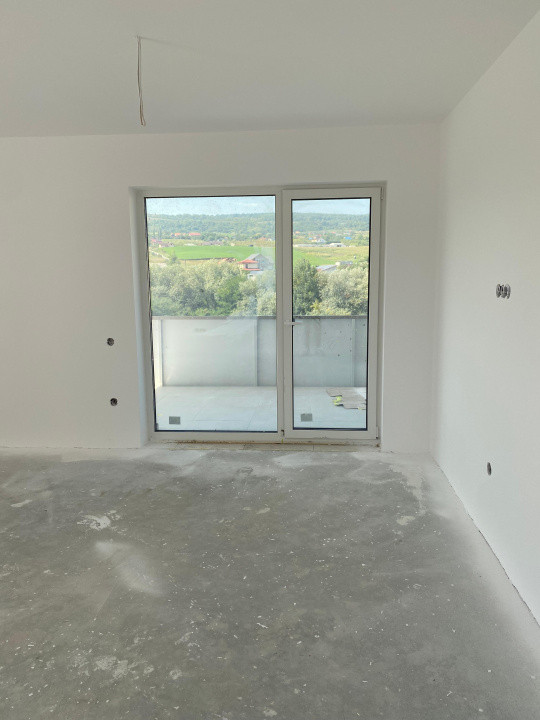 Apartament 3 camere, 2 bai, finisat, zona verde 