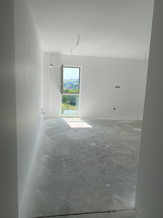 Apartament 3 camere, 2 bai, finisat, zona verde 