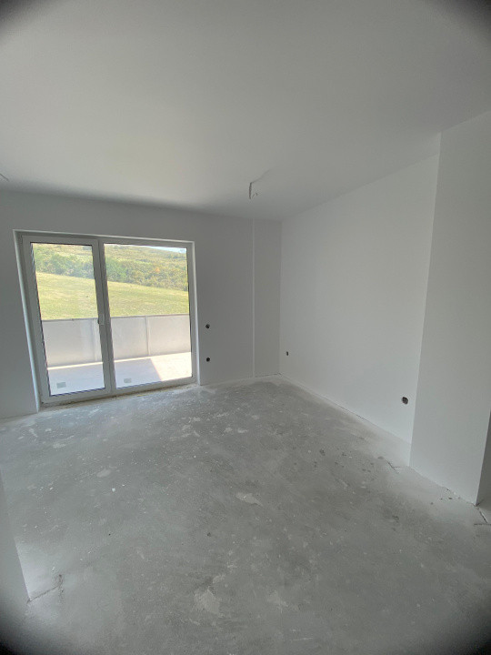 Apartament 2 camere finisat, zona verde 