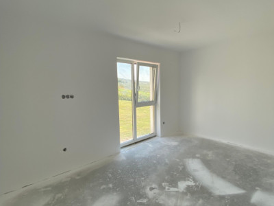 Apartament 2 camere finisat, zona verde 