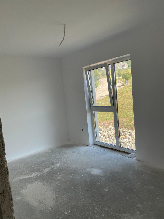 Apartament 2 camere finisat, zona verde 