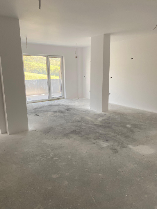 Apartament 2 camere finisat, zona verde 