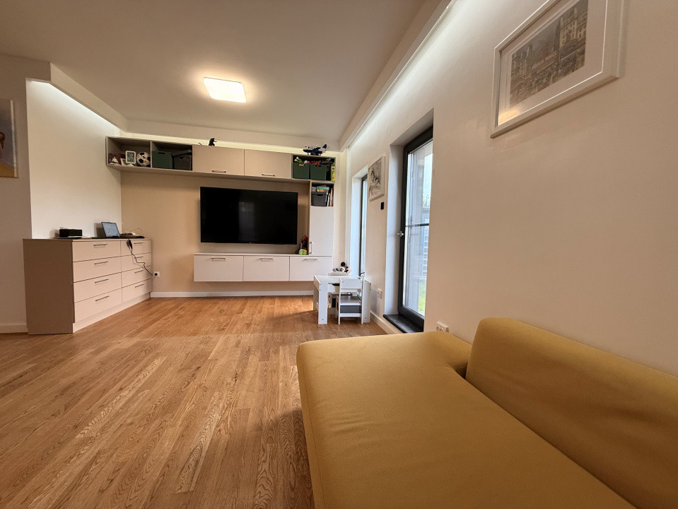 Apartament de doua camere, 53 mp, gradina, parcare si 2 anexe,Borhanci