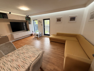 Apartament de doua camere, 53 mp, gradina, parcare si 2 anexe,Borhanci