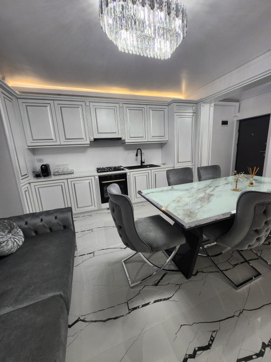 Apartament cu 3 camere, 56 mp, zona Eroilor