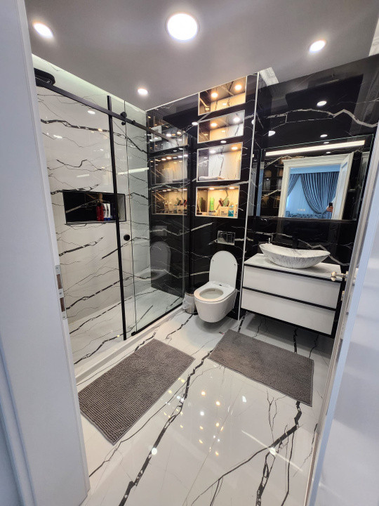 Apartament cu 3 camere, 56 mp, zona Eroilor