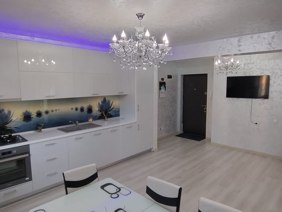 Vand urgent apartament cu 3 camere Eroilor!