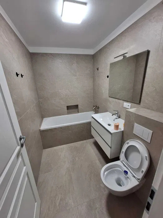 Apartament 3 camere ,75mp, zona Iris.