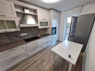 Apartament 3 camere ,75mp, zona Iris.