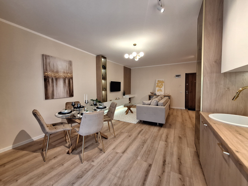 Apartament cu 2 camere, ultrafinisat, 50 mp, balcon, zona Razoare