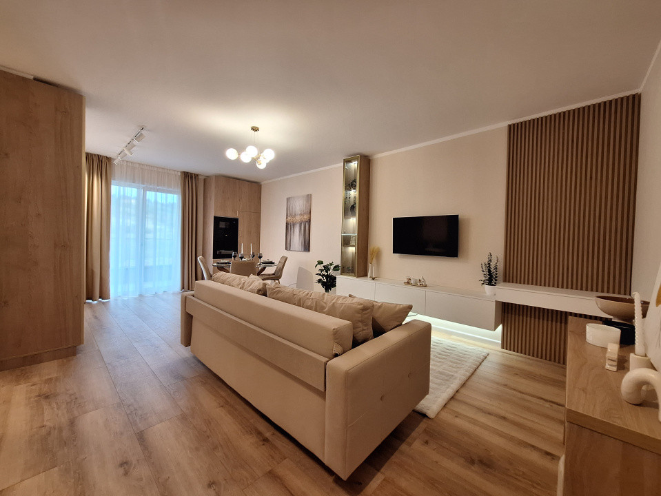 Apartament cu 2 camere, ultrafinisat, 50 mp, balcon, zona Razoare