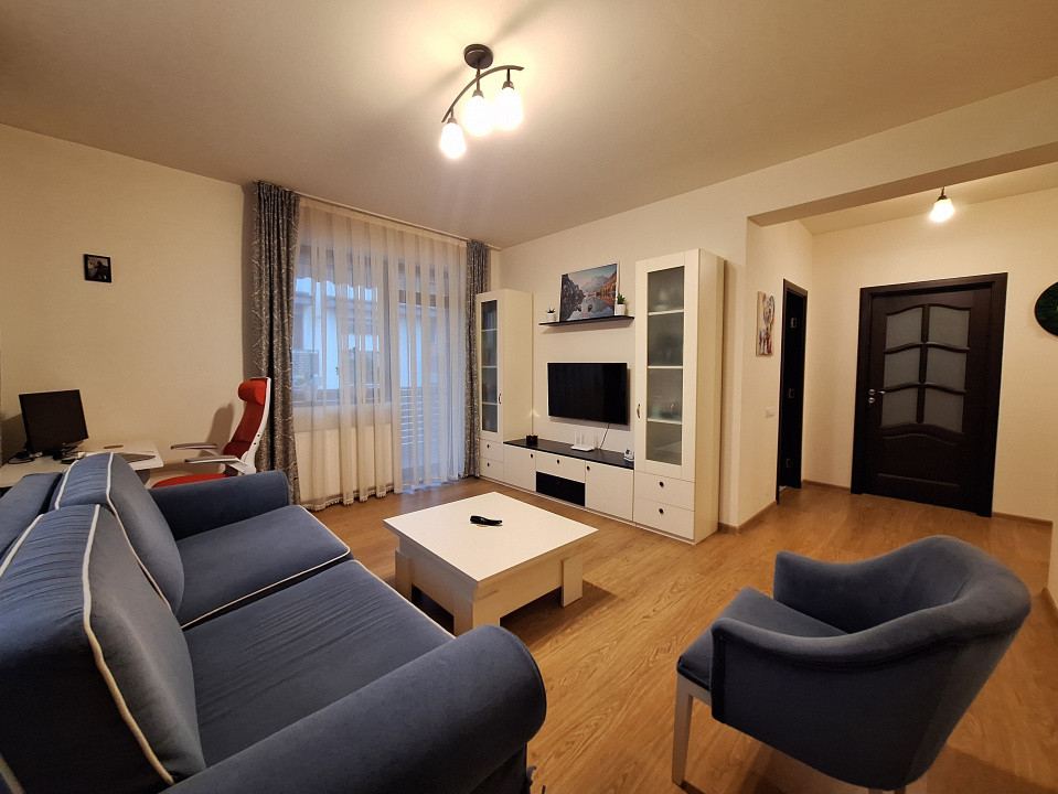 Apartament cu 2 camere, decomandat, balcon, zona Parcului Poligon