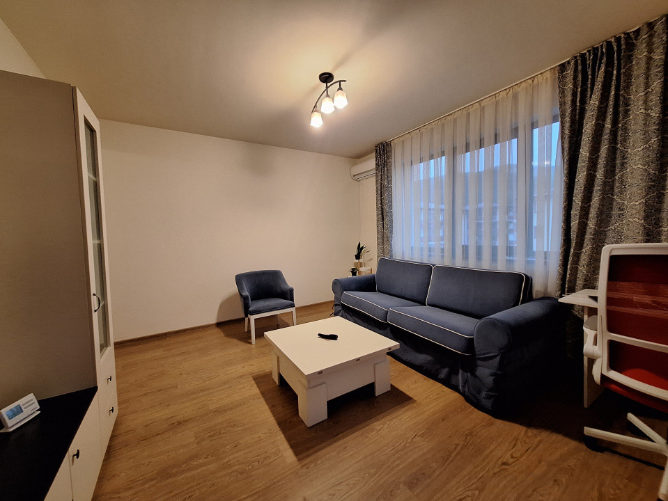 Apartament cu 2 camere, decomandat, balcon, zona Parcului Poligon