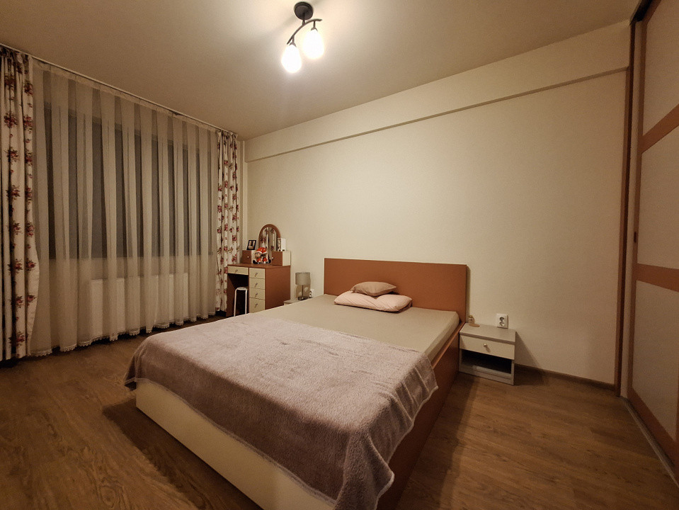 Apartament cu 2 camere, decomandat, balcon, zona Parcului Poligon