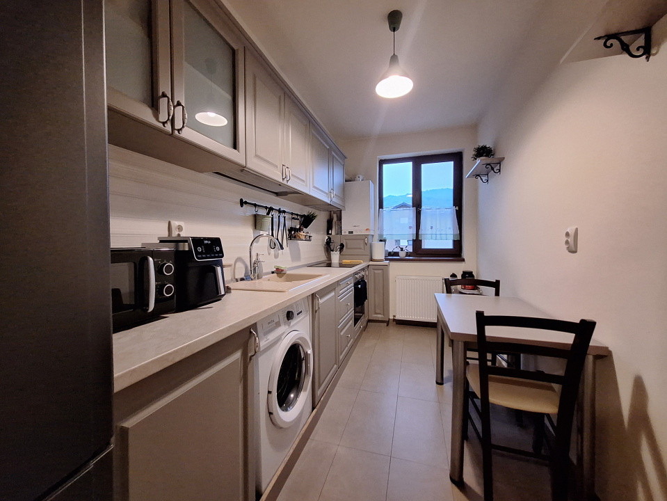 Apartament cu 2 camere, decomandat, balcon, zona Parcului Poligon