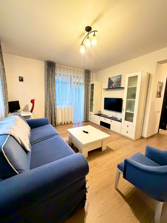Apartament cu 2 camere, decomandat, balcon, zona Parcului Poligon