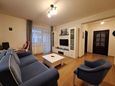 Apartament cu 2 camere, decomandat, balcon, zona Parcului Poligon
