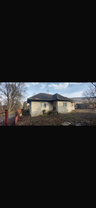 Casa demolabila Faureni, 2600 mp teren 