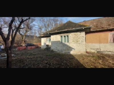 Casa demolabila Faureni, 2600 mp teren 