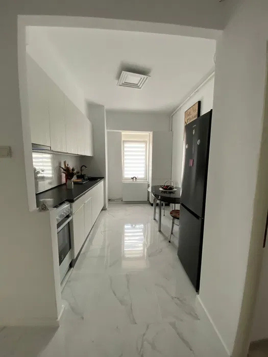 Apartament cu 2 camere , 60mp , zona ultracentrala .