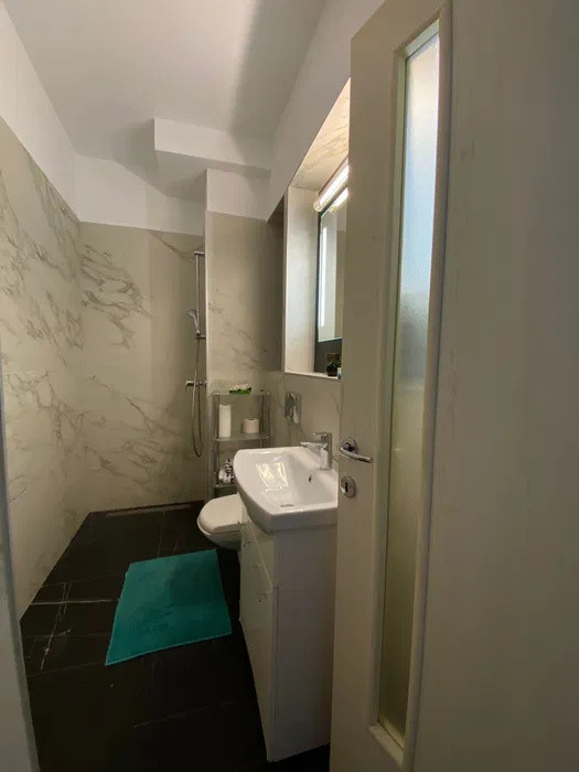 Apartament cu 2 camere , 60mp , zona ultracentrala .