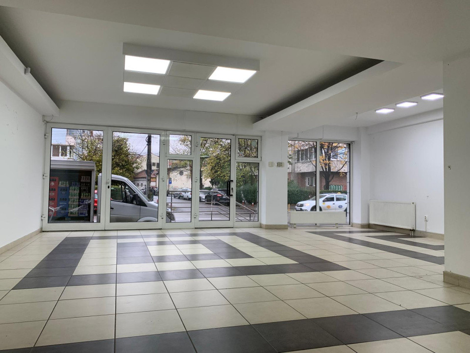 Spatiu comercial cu vitrina, 166 mp, trafic pietonal ridicat, zona Farmec