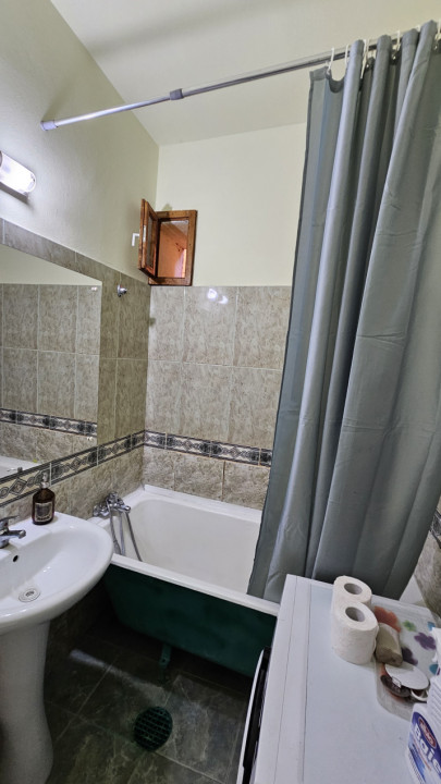 Oferta, casa cu 4 camere, 100mp, curte, langa UMF 