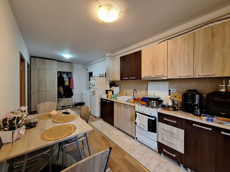 Apartament cu o camera, 38 mp, balcon, zona Florilor